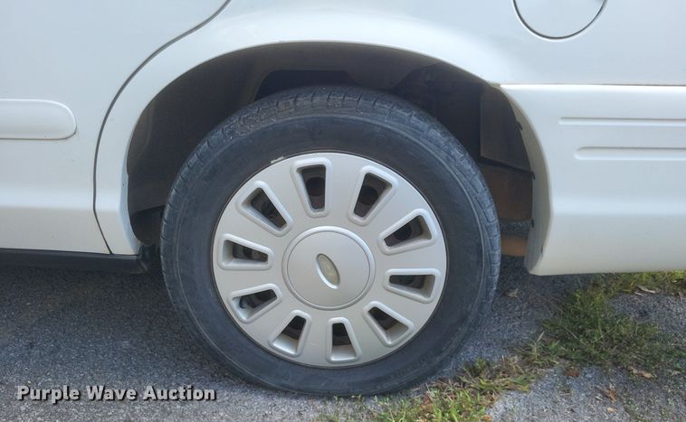 image for item EJ8015 2008 Ford  Crown Victoria Police Interceptor 