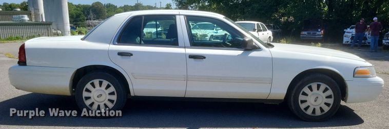 image for item EJ8016 2010 Ford Crown Victoria Police Interceptor 