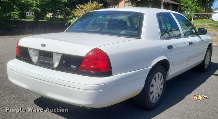 image for item EJ8016 2010 Ford Crown Victoria Police Interceptor 