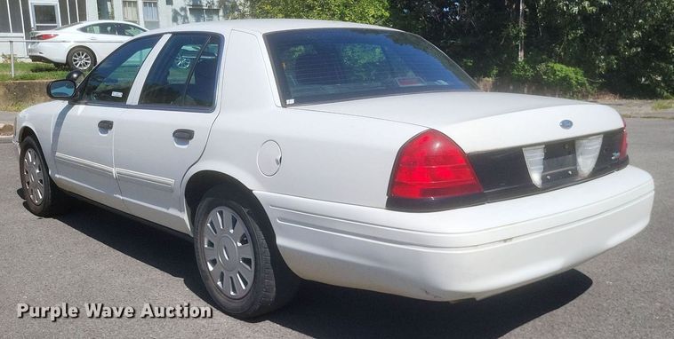 image for item EJ8016 2010 Ford Crown Victoria Police Interceptor 