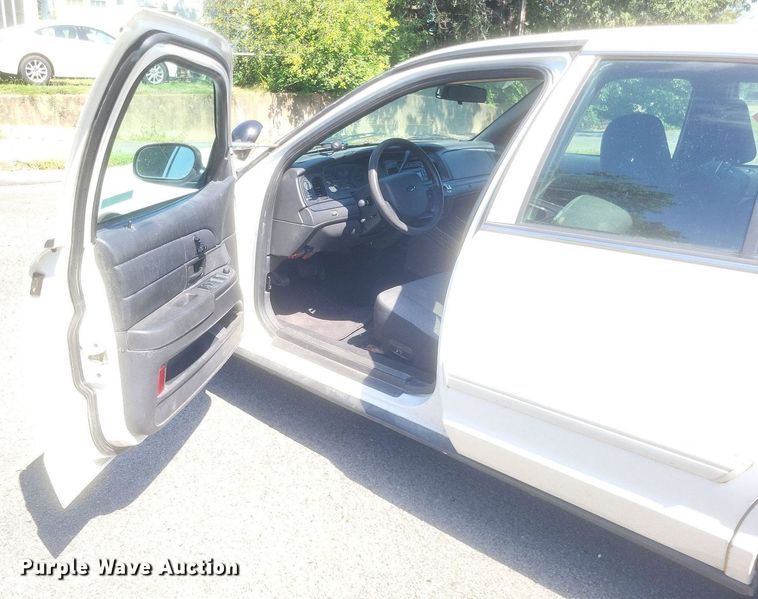 image for item EJ8016 2010 Ford Crown Victoria Police Interceptor 