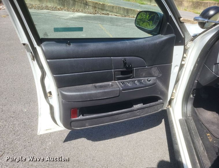 image for item EJ8016 2010 Ford Crown Victoria Police Interceptor 