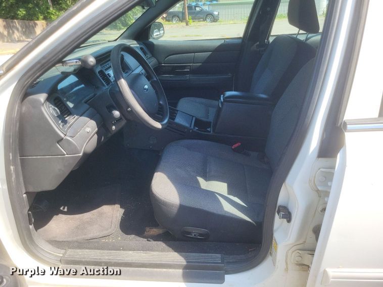 image for item EJ8016 2010 Ford Crown Victoria Police Interceptor 