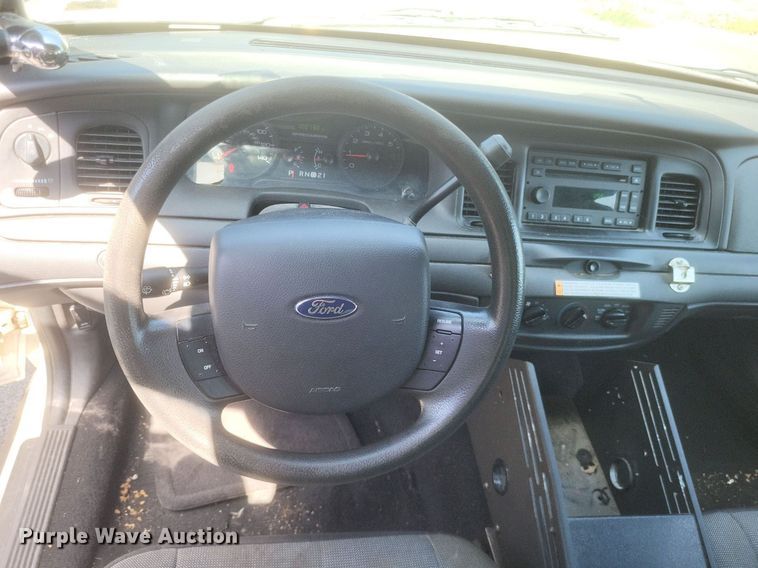 image for item EJ8016 2010 Ford Crown Victoria Police Interceptor 