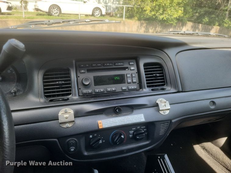 image for item EJ8016 2010 Ford Crown Victoria Police Interceptor 