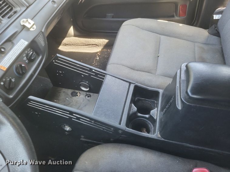 image for item EJ8016 2010 Ford Crown Victoria Police Interceptor 