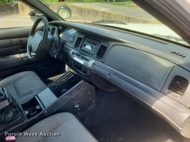 image for item EJ8016 2010 Ford Crown Victoria Police Interceptor 