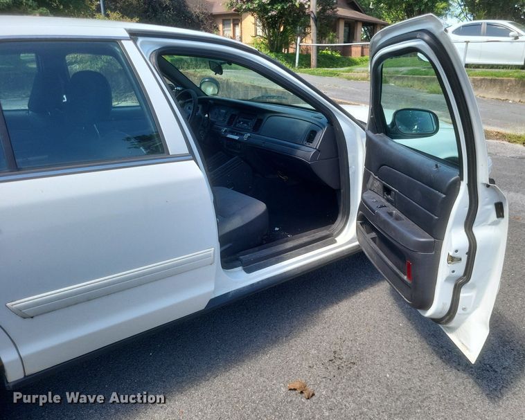 image for item EJ8016 2010 Ford Crown Victoria Police Interceptor 