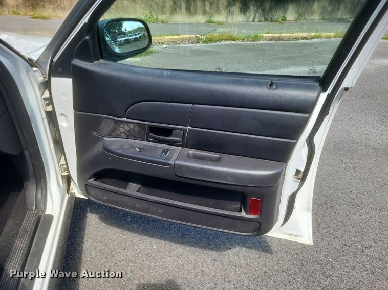 image for item EJ8016 2010 Ford Crown Victoria Police Interceptor 