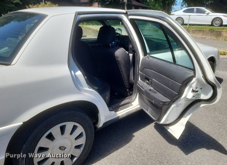 image for item EJ8016 2010 Ford Crown Victoria Police Interceptor 