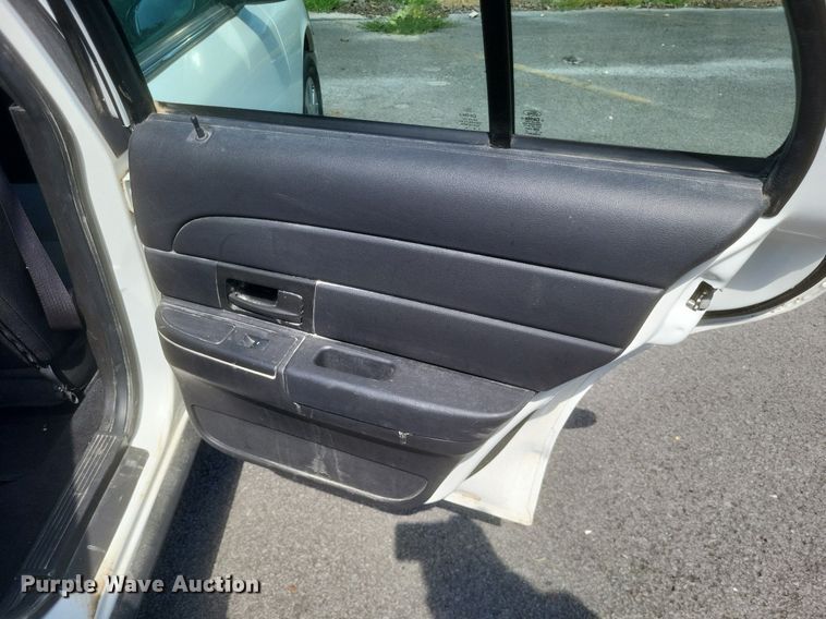 image for item EJ8016 2010 Ford Crown Victoria Police Interceptor 