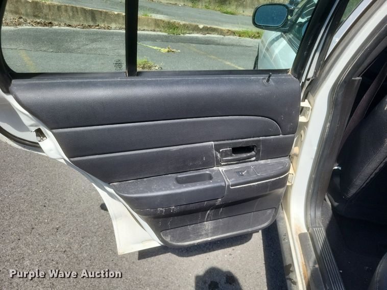 image for item EJ8016 2010 Ford Crown Victoria Police Interceptor 