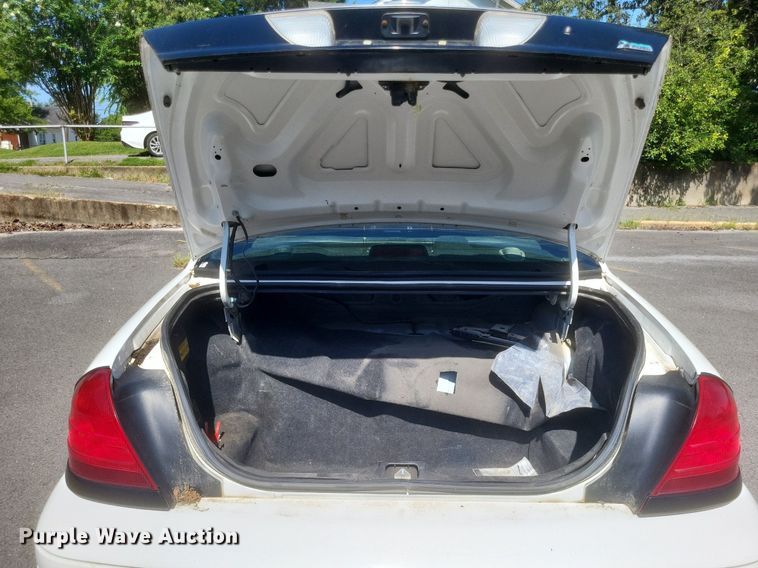 image for item EJ8016 2010 Ford Crown Victoria Police Interceptor 