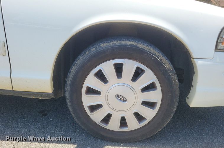 image for item EJ8016 2010 Ford Crown Victoria Police Interceptor 