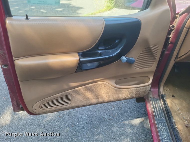 image for item EJ8018 1996 Ford  Ranger XLT pickup truck