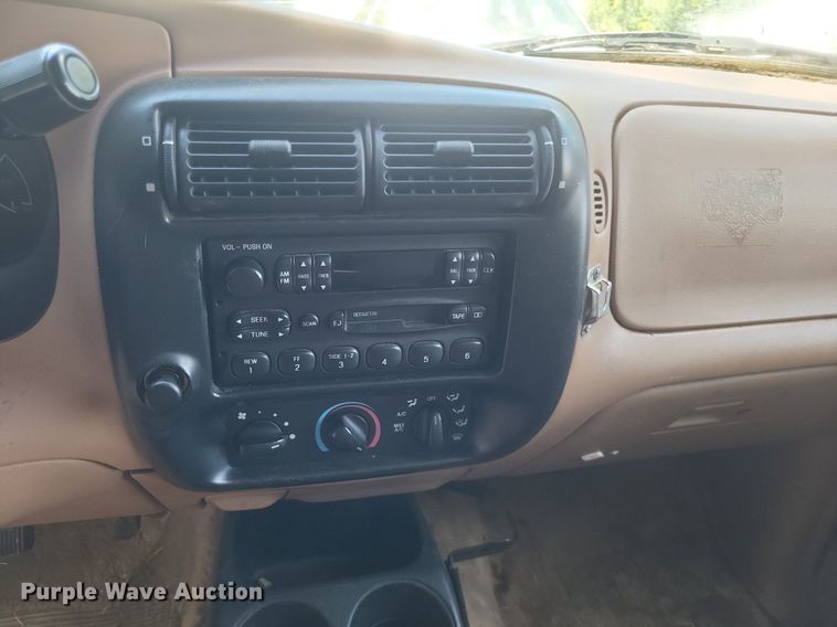 image for item EJ8018 1996 Ford  Ranger XLT pickup truck