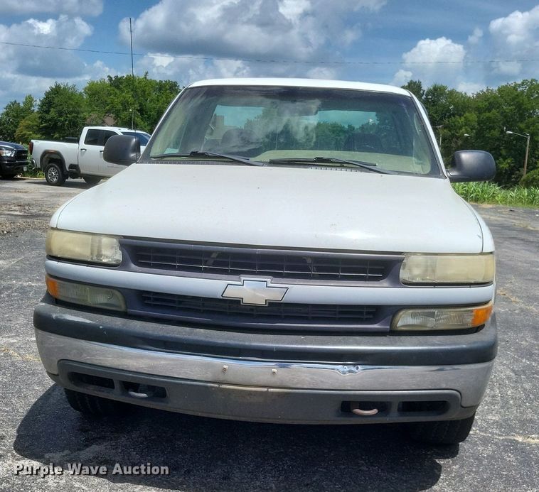 image for item EJ8020 2001 Chevrolet  1500 pickup truck