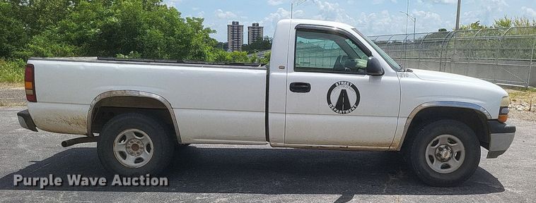 image for item EJ8020 2001 Chevrolet  1500 pickup truck