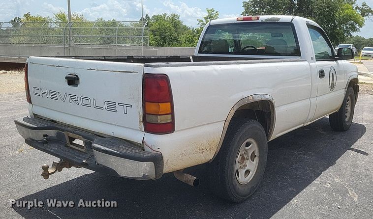 image for item EJ8020 2001 Chevrolet  1500 pickup truck