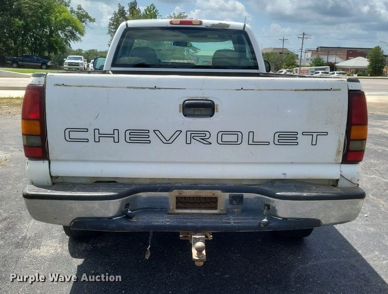 image for item EJ8020 2001 Chevrolet  1500 pickup truck