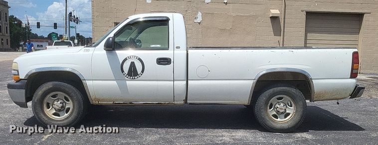 image for item EJ8020 2001 Chevrolet  1500 pickup truck