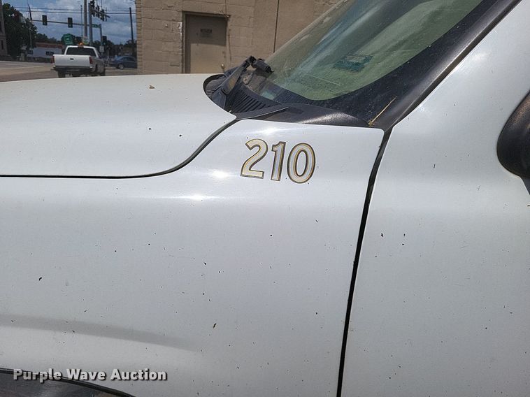 image for item EJ8020 2001 Chevrolet  1500 pickup truck