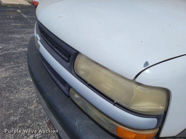 image for item EJ8020 2001 Chevrolet  1500 pickup truck