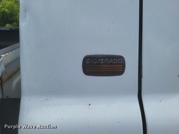 image for item EJ8020 2001 Chevrolet  1500 pickup truck