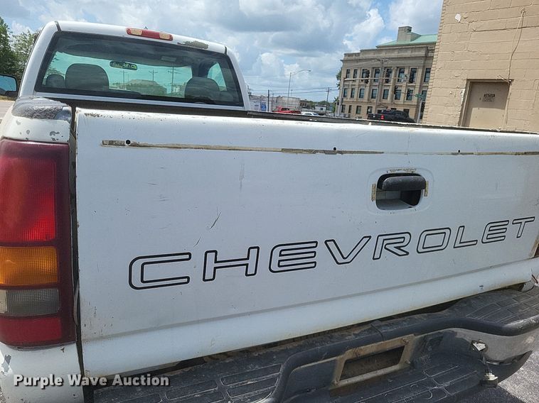 image for item EJ8020 2001 Chevrolet  1500 pickup truck