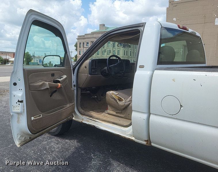 image for item EJ8020 2001 Chevrolet  1500 pickup truck