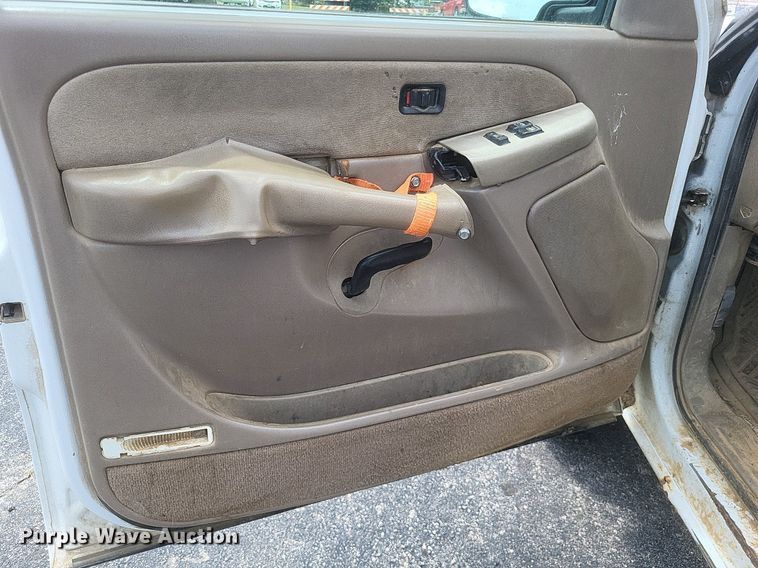 image for item EJ8020 2001 Chevrolet  1500 pickup truck