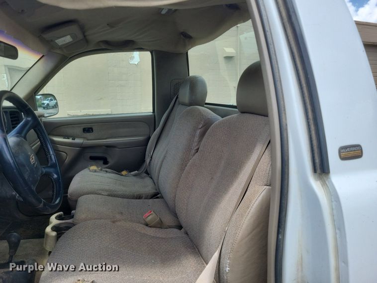 image for item EJ8020 2001 Chevrolet  1500 pickup truck