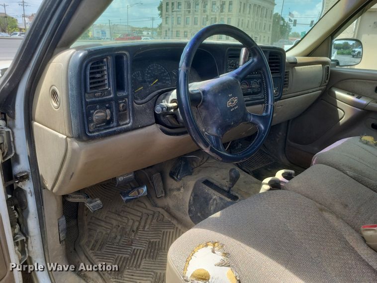 image for item EJ8020 2001 Chevrolet  1500 pickup truck