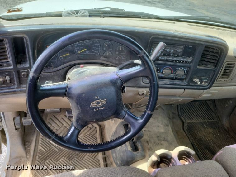 image for item EJ8020 2001 Chevrolet  1500 pickup truck