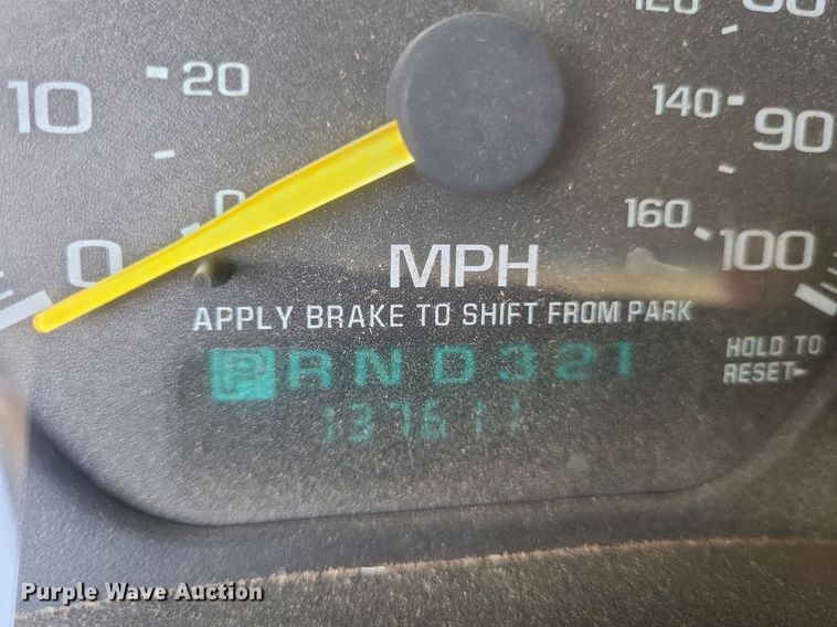 image for item EJ8020 2001 Chevrolet  1500 pickup truck