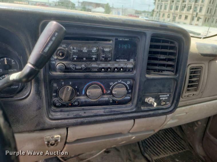 image for item EJ8020 2001 Chevrolet  1500 pickup truck