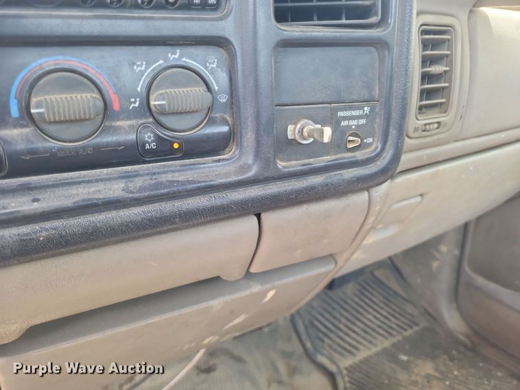 image for item EJ8020 2001 Chevrolet  1500 pickup truck