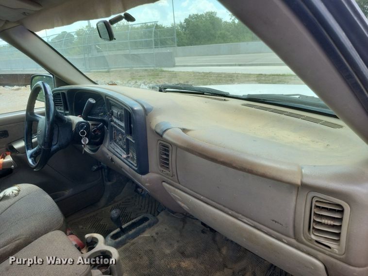 image for item EJ8020 2001 Chevrolet  1500 pickup truck