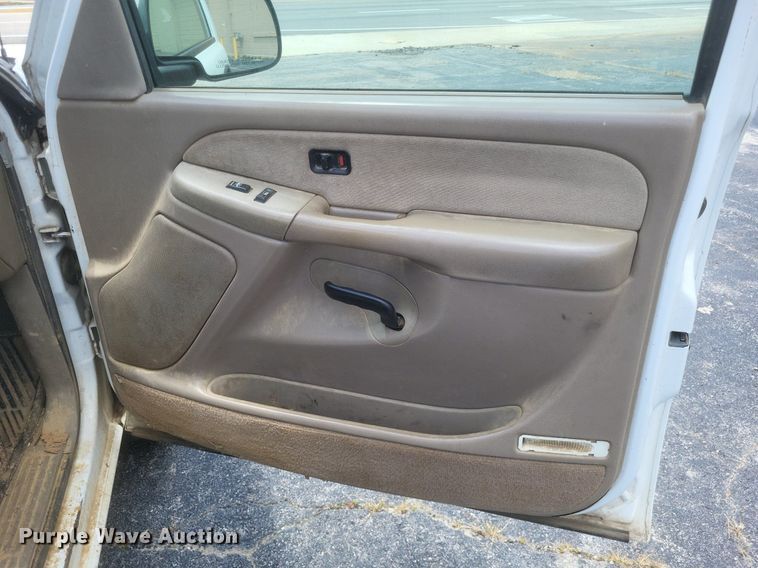 image for item EJ8020 2001 Chevrolet  1500 pickup truck