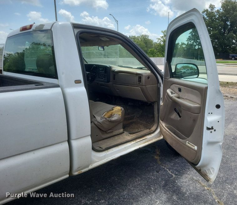 image for item EJ8020 2001 Chevrolet  1500 pickup truck