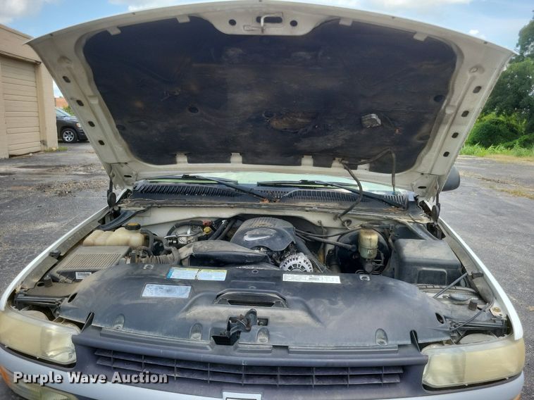 image for item EJ8020 2001 Chevrolet  1500 pickup truck