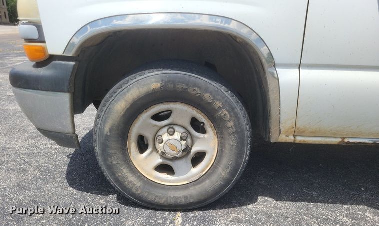 image for item EJ8020 2001 Chevrolet  1500 pickup truck