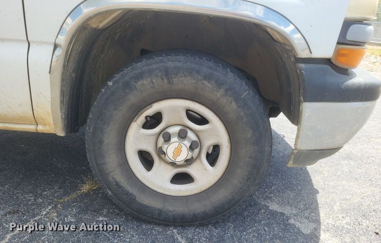 image for item EJ8020 2001 Chevrolet  1500 pickup truck