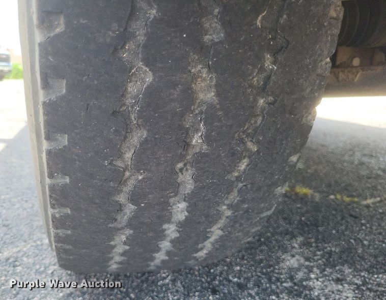 image for item EJ8020 2001 Chevrolet  1500 pickup truck