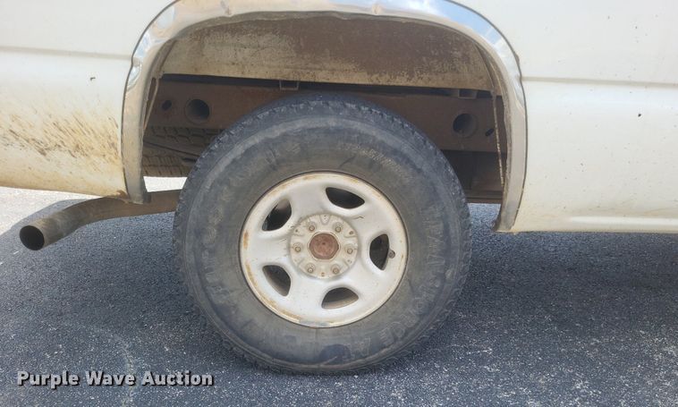 image for item EJ8020 2001 Chevrolet  1500 pickup truck