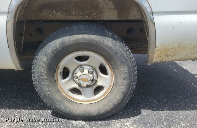 image for item EJ8020 2001 Chevrolet  1500 pickup truck