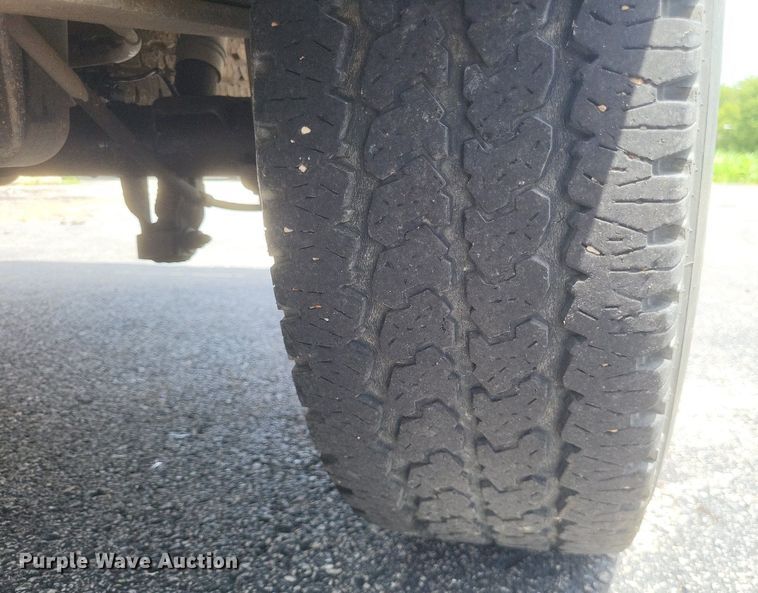 image for item EJ8020 2001 Chevrolet  1500 pickup truck