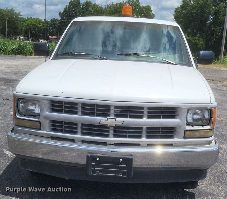 image for item EJ8021 1994 Chevrolet  C1500 pickup truck