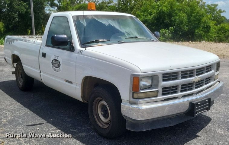 image for item EJ8021 1994 Chevrolet  C1500 pickup truck