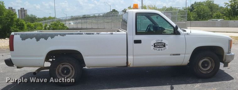 image for item EJ8021 1994 Chevrolet  C1500 pickup truck